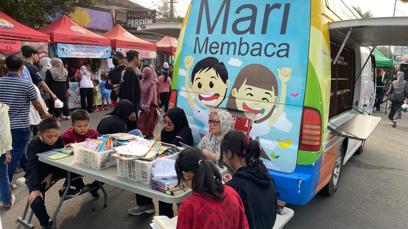 Perpustakaan Kelilng Car Free Day