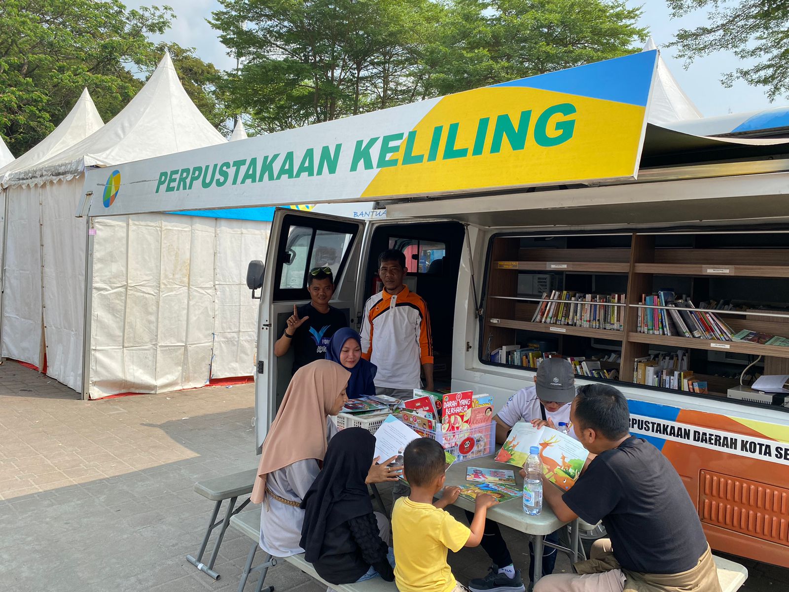 Pelayanan Perpustakaan Keliling Berpartisipasi Dalam Acara Serang Fair Tahun 2024