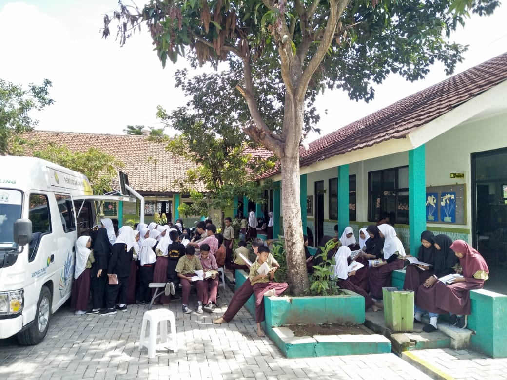 Mobil Perpustakaan Keliling PUSLING Kunjungi Sekolah Dasar Negeri 21 Kota Serang